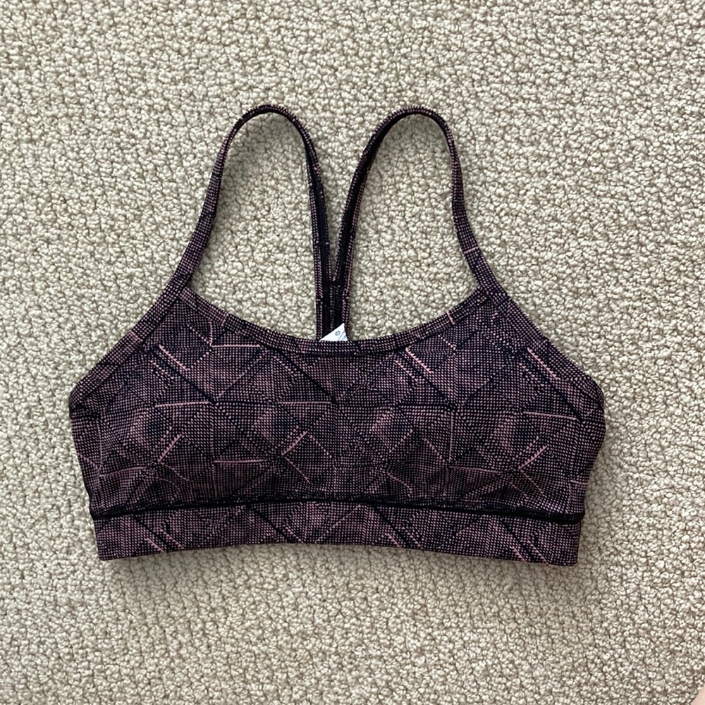 NEW LULULEMON Flow Y Bra Luxtreme Geo Print Multi Light Support Size 4 NWOT